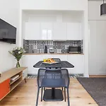 Quiet Stylish Nest In Le Marais Central Paris
