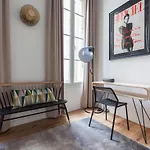 Quiet Stylish Nest In Le Marais Central Paris