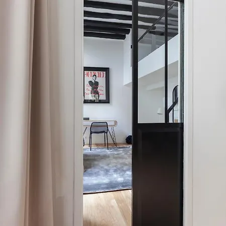 Quiet Stylish Nest In Le Marais Central * Parigi